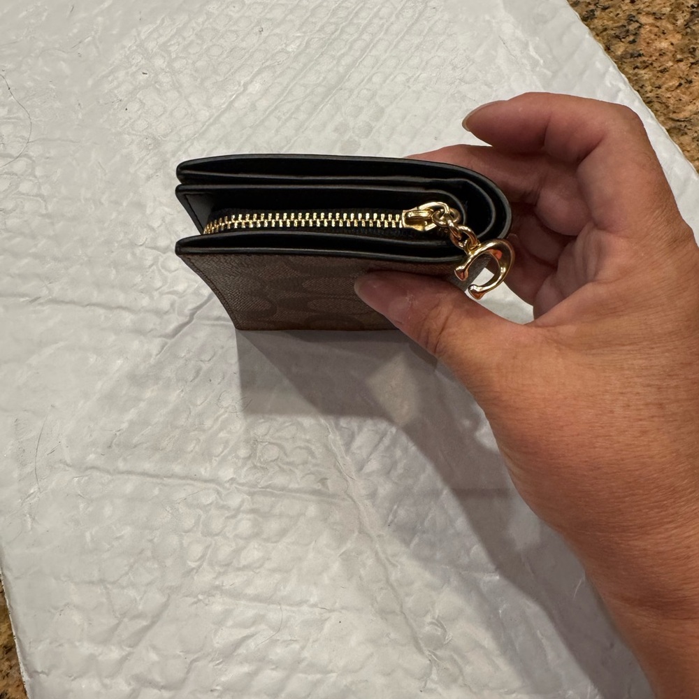 Coach Women's Snap Wallet in Signature Canvas - Picture 4 of 8